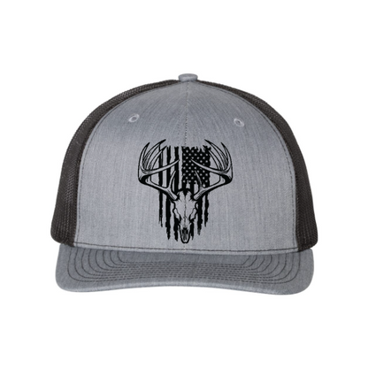 deer skull with flag - trucker cap (embroidered)